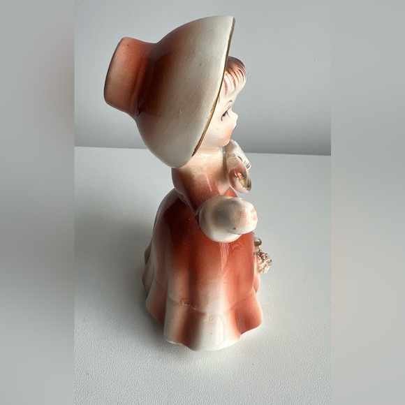 Vintage Ceramic Figurine in Red and White - Picture 4 of 8